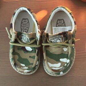 Brand new! Camo toddler Het Dudes!